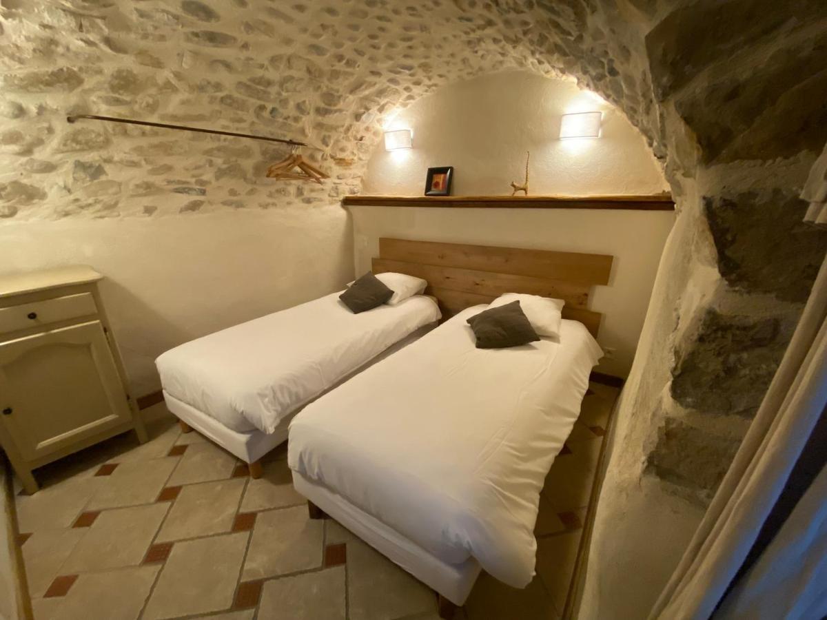 Gite De Groupe 9Ch Ou 3 Gites Independants De 3Ch - Patio Et Piscine Interieure Chauffee Toute L'Annee Vallon-Pont-d'Arc Ngoại thất bức ảnh